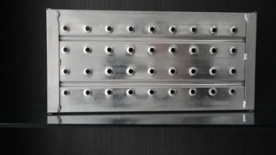 BS1139 210mm 240mm Gi Plank Tavola in acciaio per impalcature Palnk in metallo Tavola in acciaio Tavola da passeggio Piattaforma in acciaio Ponte in metallo Passerella Tavola in metallo con gancio per la costruzione